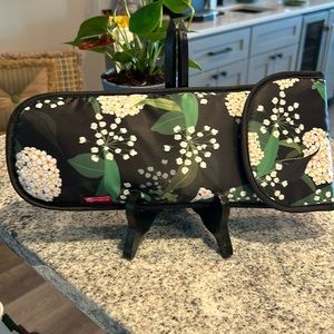 Travel case for curling iron
